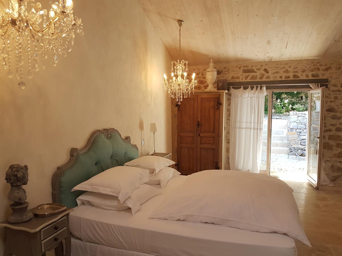 Le Domaine Saint Martin Bed and Breakfast Flassans-sur-Issole Εξωτερικό φωτογραφία